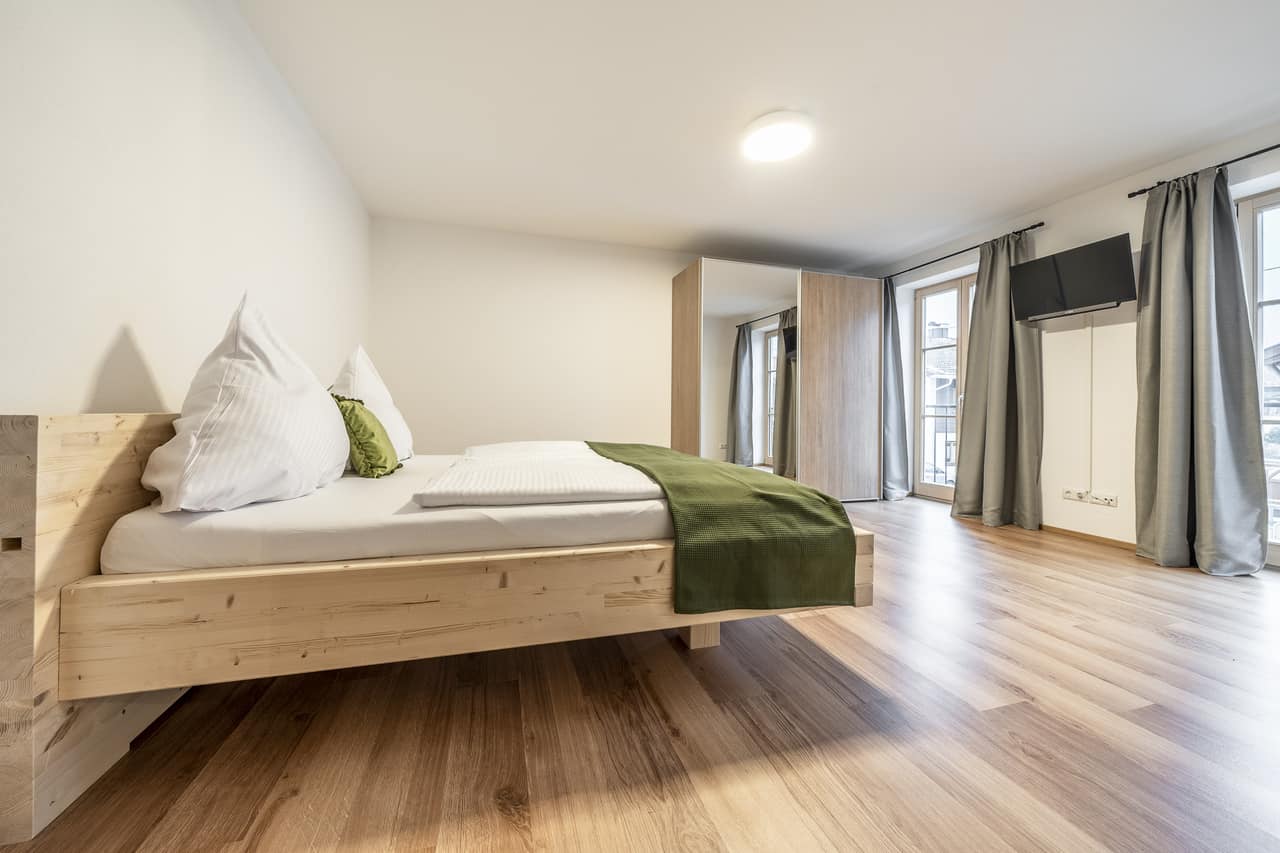 Alpenrose Lenggries Ferienwohnung im ersten Stock - Schlafzimmer