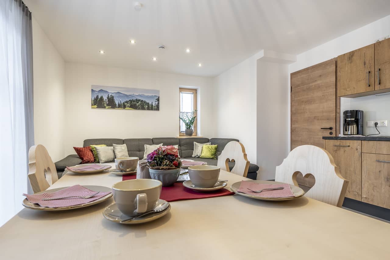 Alpenrose Lenggries Ferienwohnung im ersten Stock - Wohnraum mit Küche