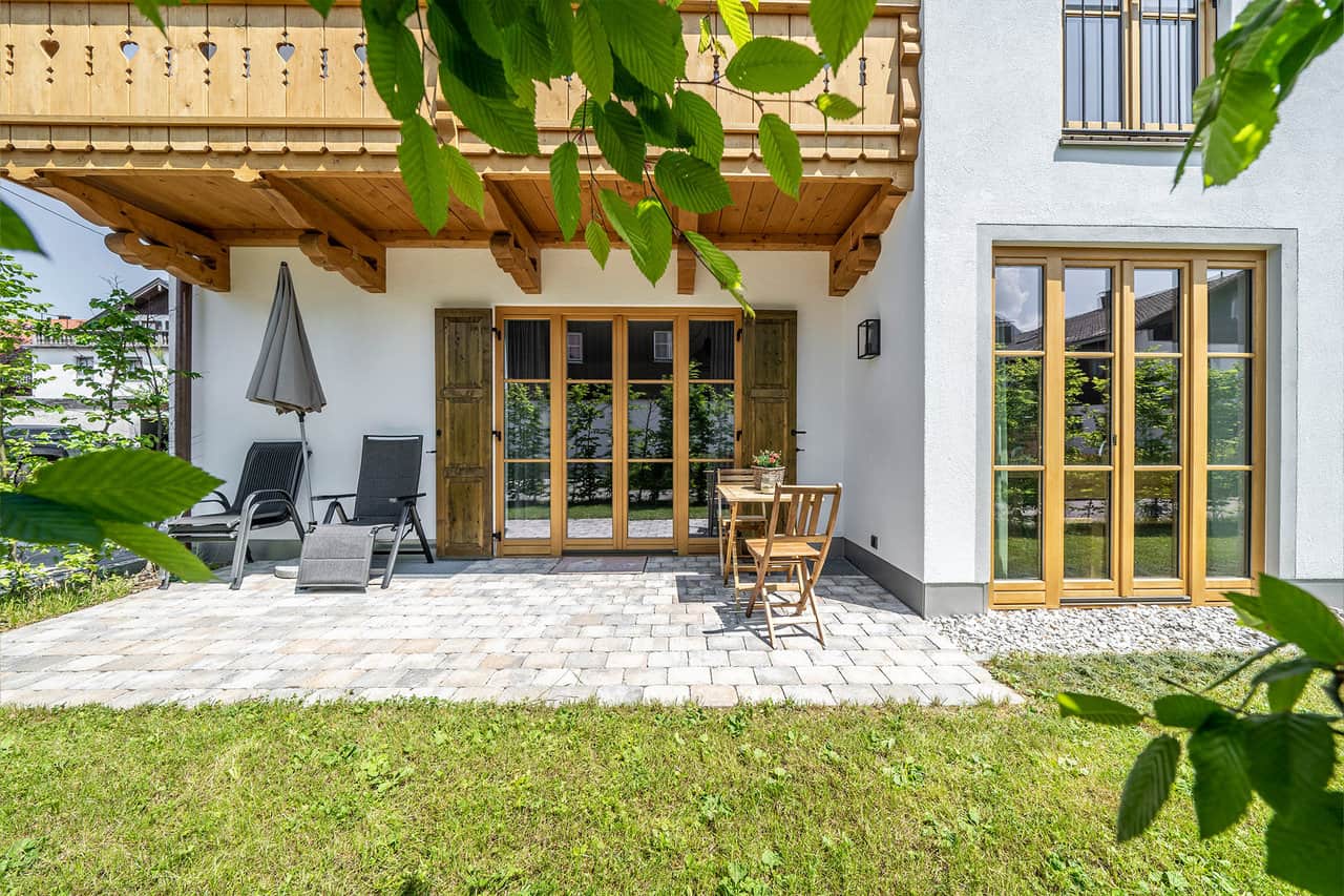 Alpenrose Lenggries Ferienwohnung im Erdgeschoss - Terrasse mit Garten